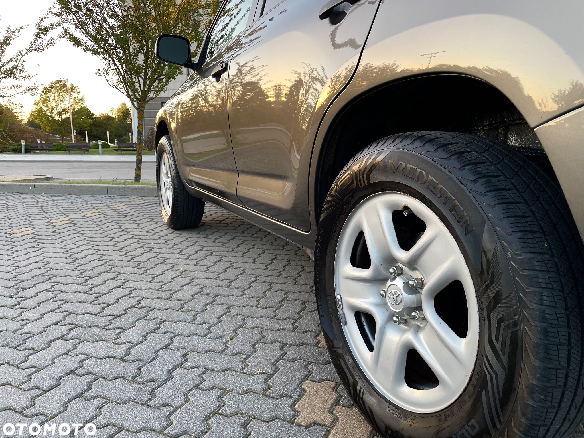 Toyota RAV4 - 10