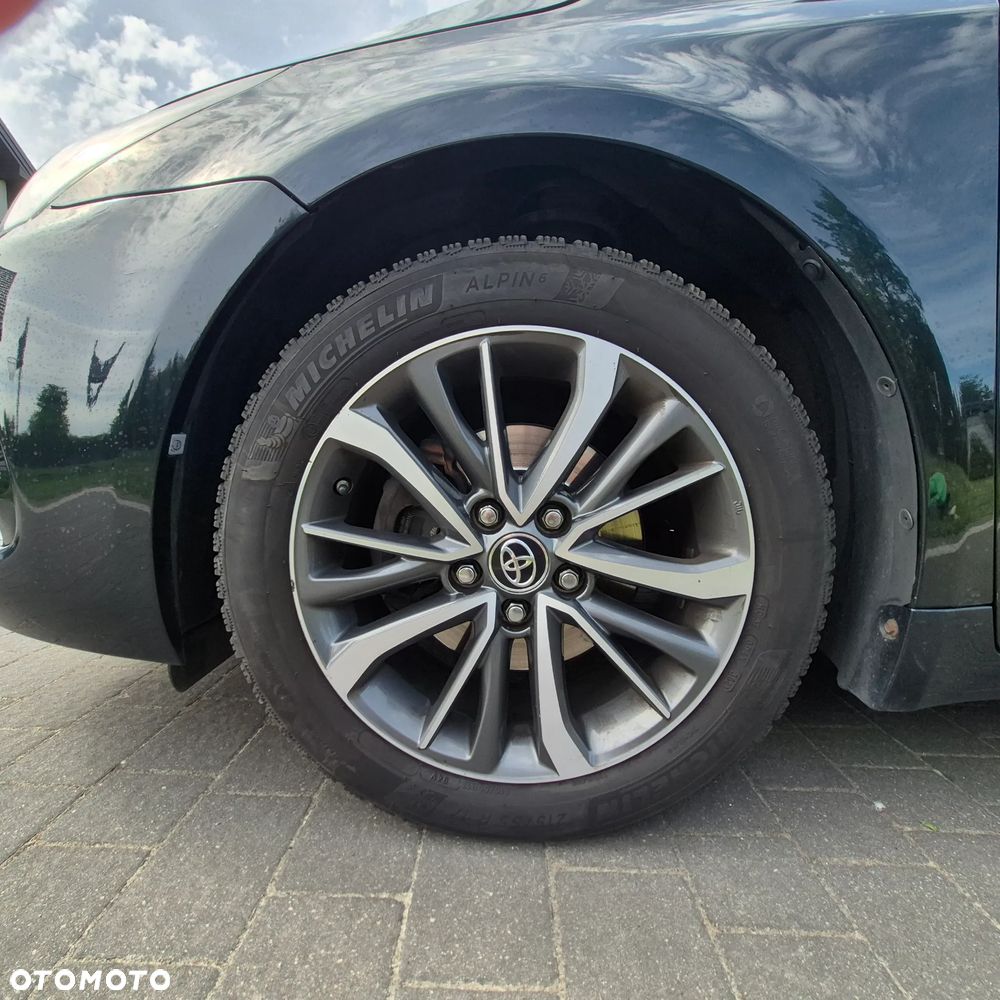 Toyota Avensis - 5