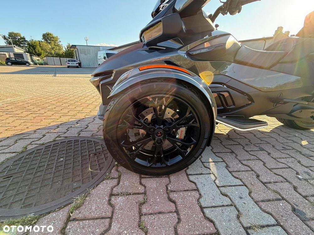 Can-Am Spyder - 19