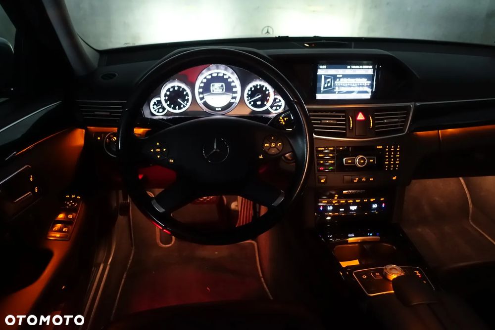 Mercedes-Benz Klasa E 500 4-Matic BlueEff Avantgarde - 23