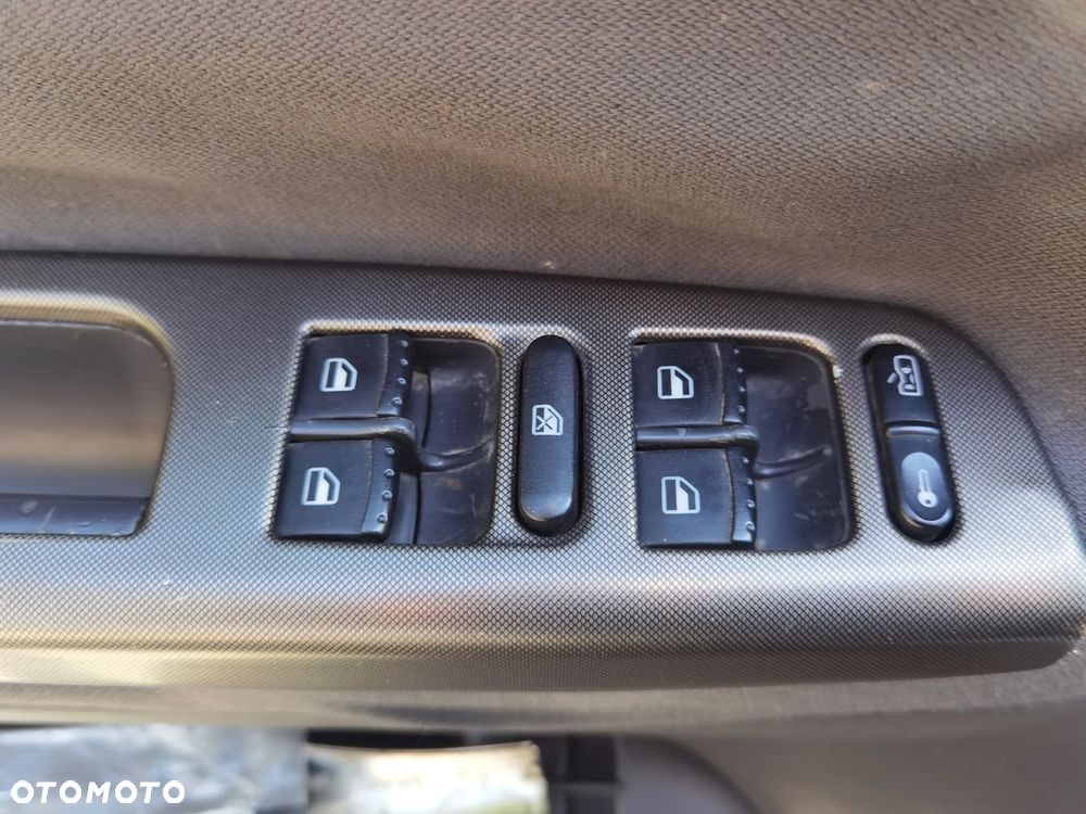 Volkswagen Passat 2.0 TDI DPF Highline - 9