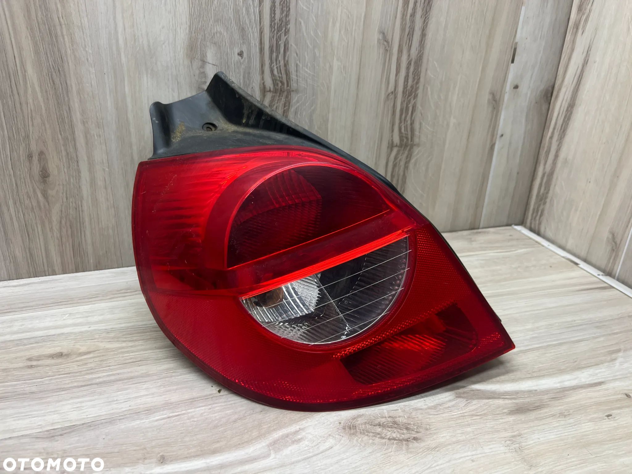 LAMPA TYLNA LEWA RENAULT CLIO 3 III HB - 1