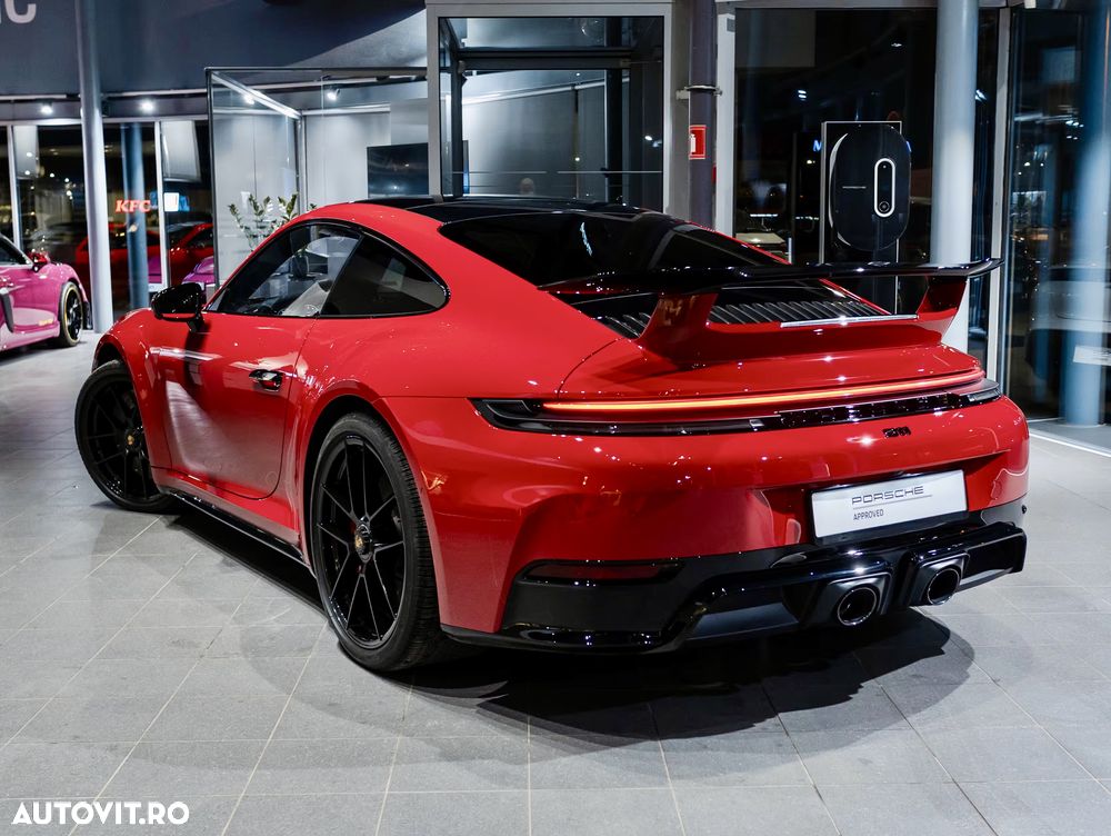 Porsche 911 Carrera 4 GTS PDK - 6