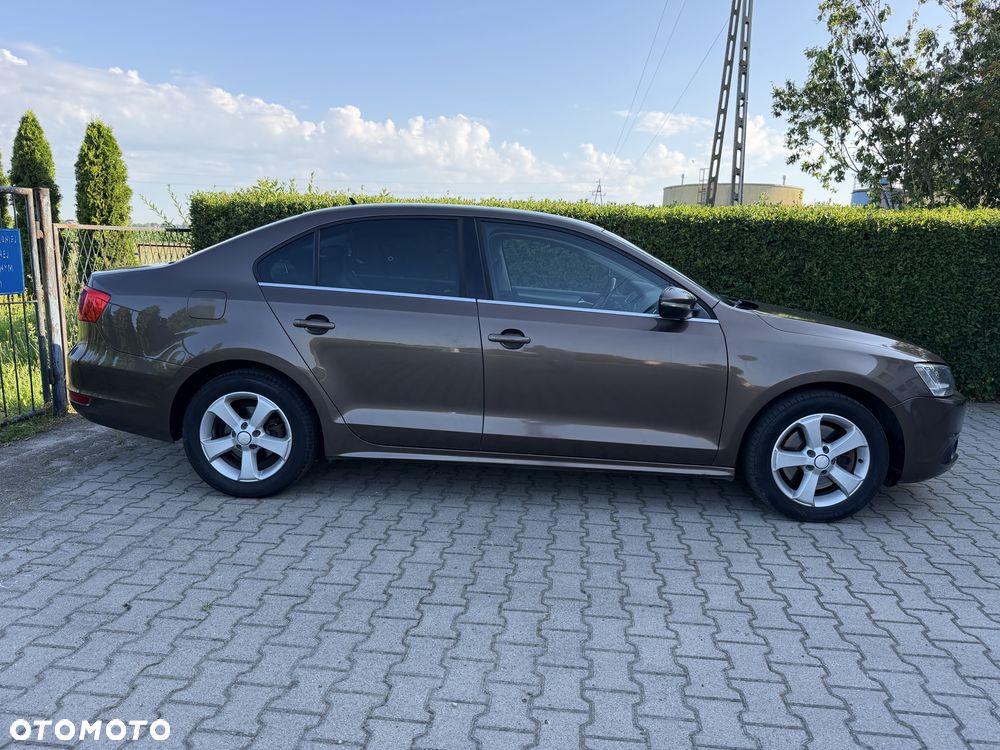 Volkswagen Jetta - 5