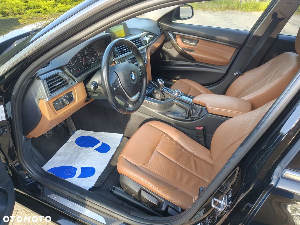 BMW Seria 3 318d Luxury Line - 25
