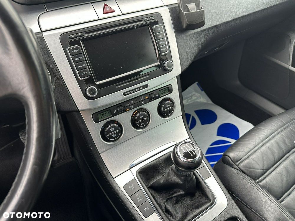 Volkswagen Passat - 20