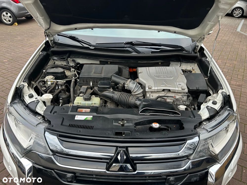 Mitsubishi Outlander 2.0 4WD Top - 12