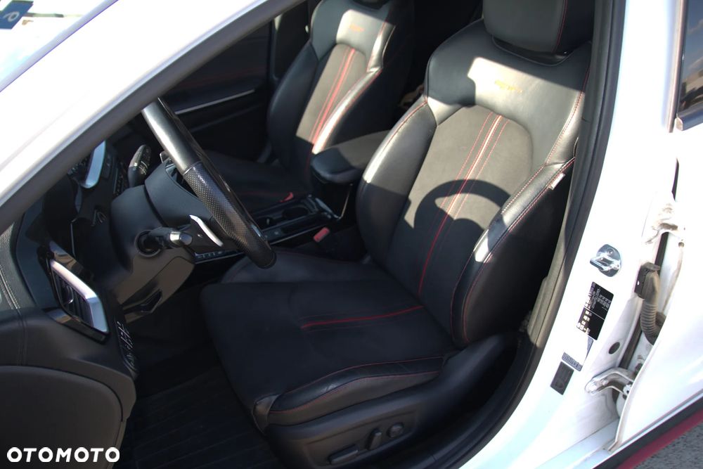 Kia ProCeed 1.6 T-GDI GT DCT - 17