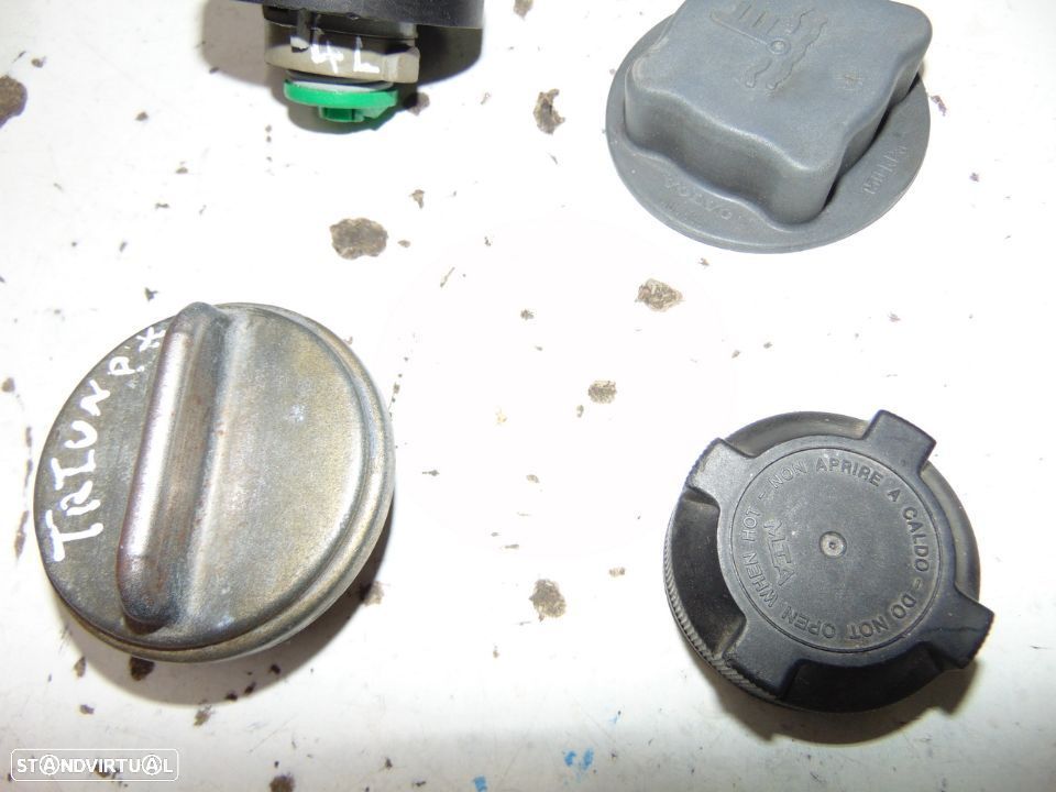 Antigos tampões de combustível - 6