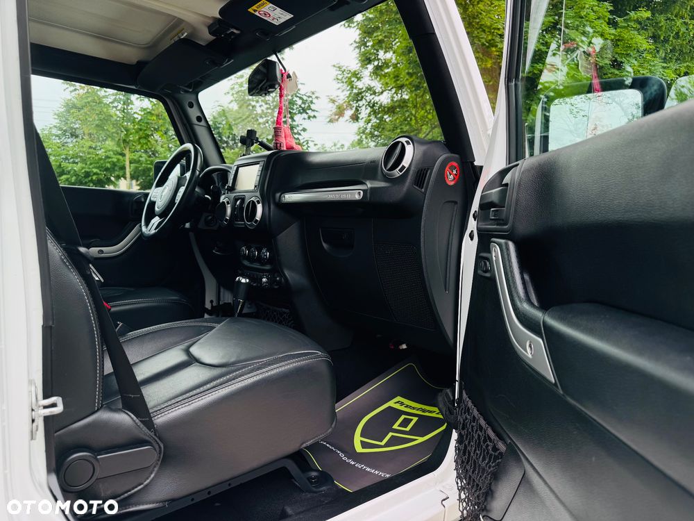Jeep Wrangler Unlimited 2.8 CRD DPF Automatik Sahara - 35