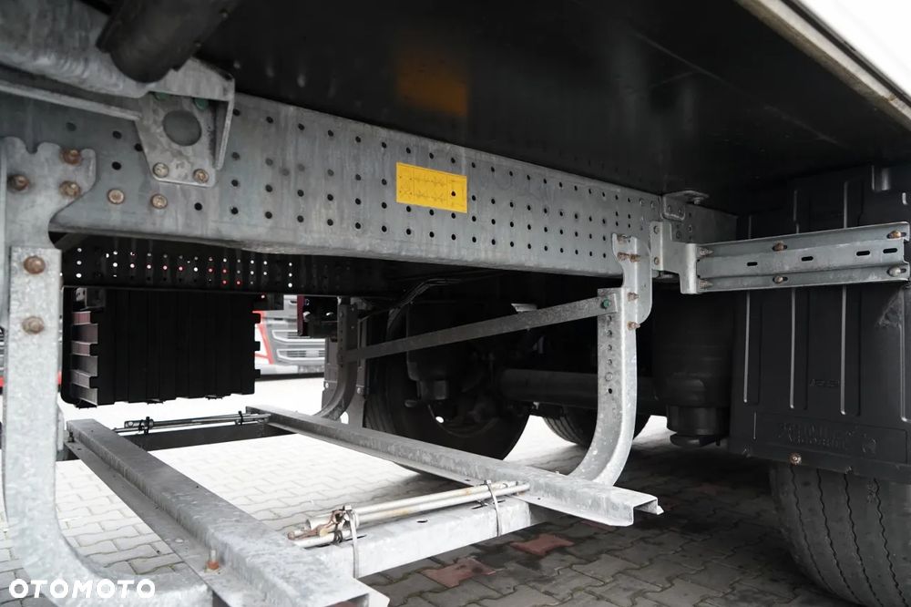 Schmitz Cargobull CHŁODNIA / AGREGAT SCHMITZ TKM / 2x OŚ PODNOSZONA / KOSZ NA PALETY / 2023 ROK / - 28