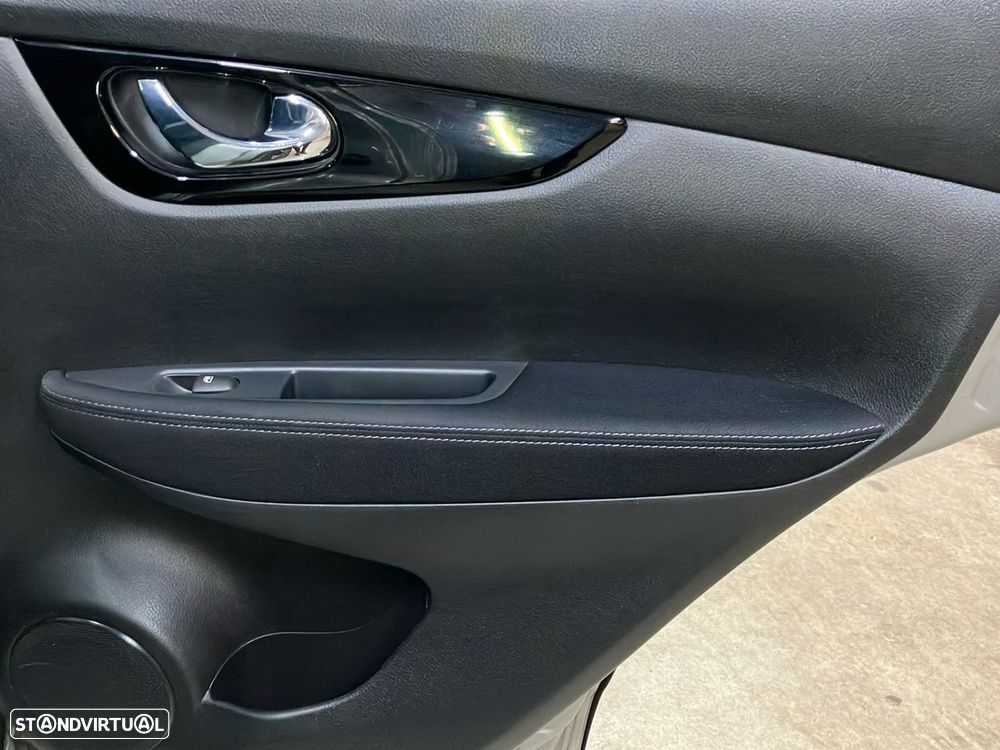 Nissan Qashqai 1.3 DIG-T N-Connecta J18 - 26