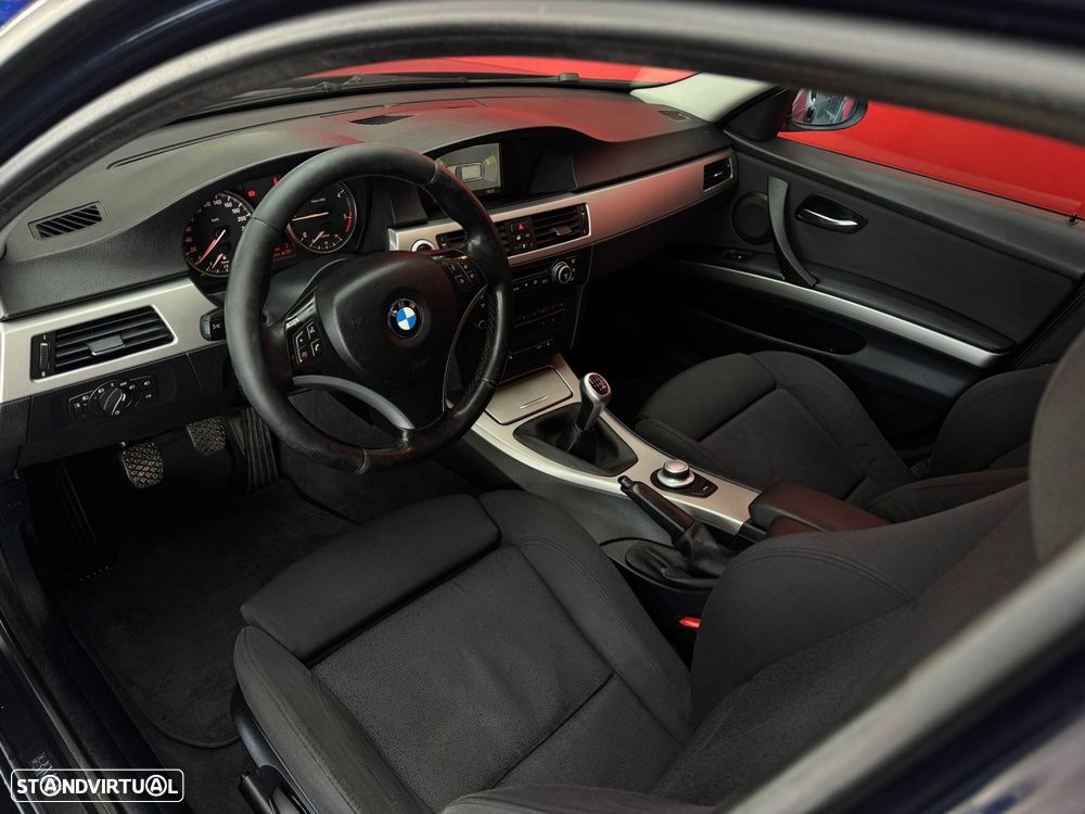 BMW 320 d Touring Exclusive - 10