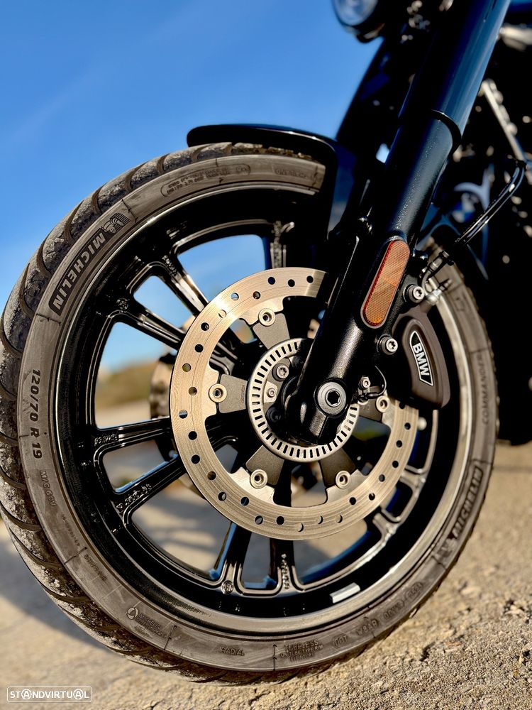 BMW R 18 Roland Sands - 15