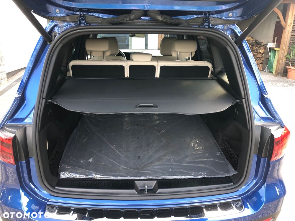 Mercedes-Benz GLB - 9