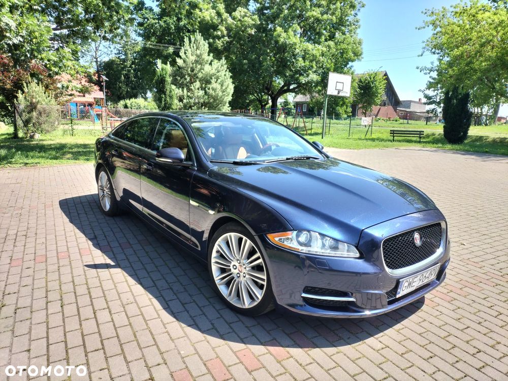 Jaguar XJ 3.0 T AWD LWB Portfolio - 11