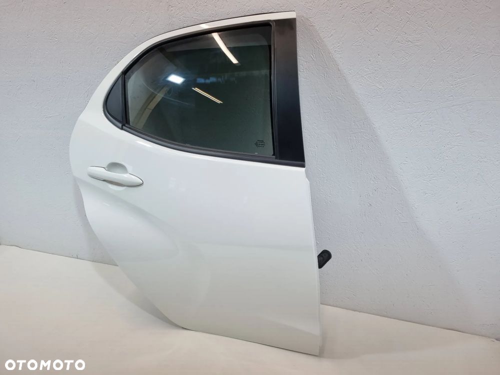 TOYOTA YARIS IV DRZWI PRAWE TYŁ KOLOR 040 DEMONTAŻ - 3