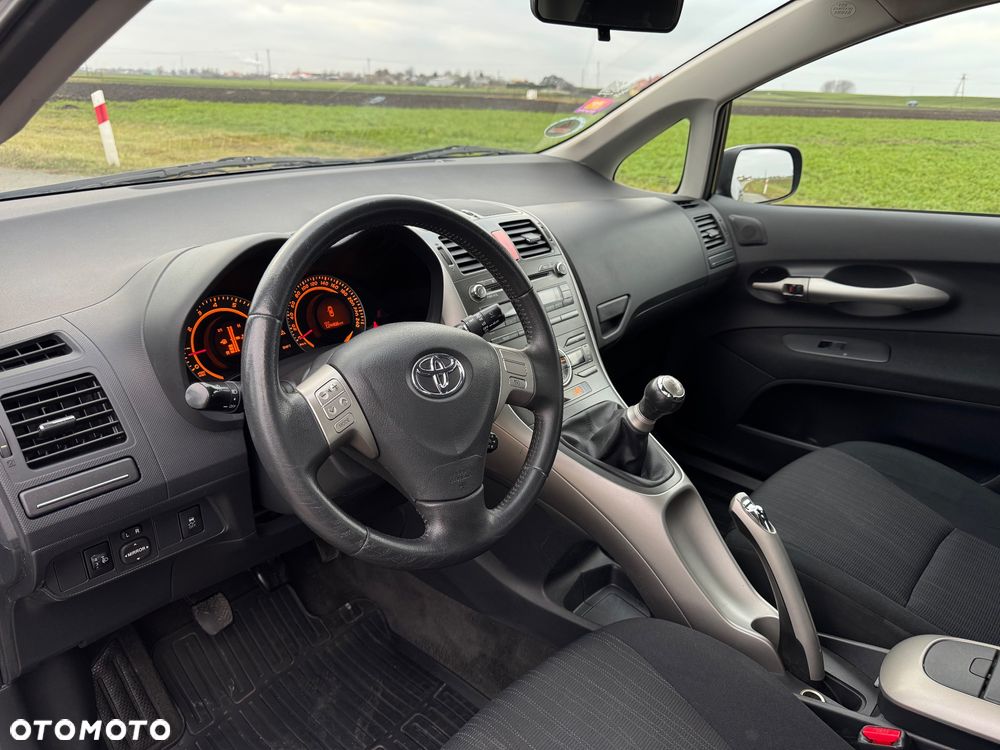 Toyota Auris 1.6 VVT-i Executive - 5