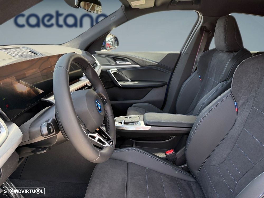 BMW iX2 eDrive20 Pack Desportivo M Pro - 2