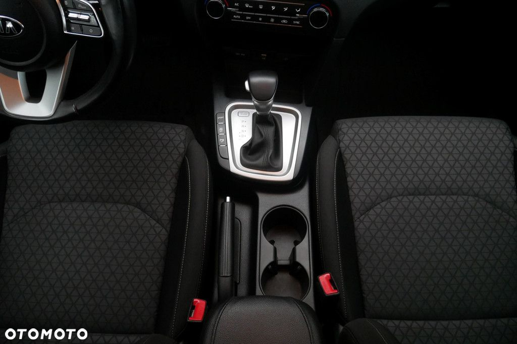 Kia Ceed - 11