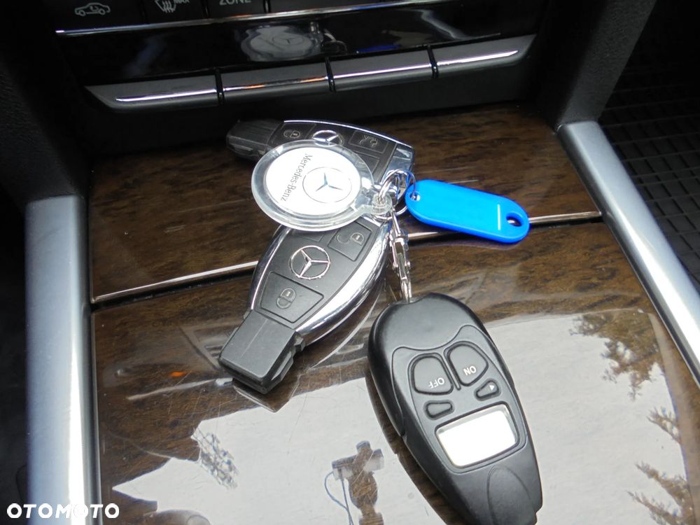 Mercedes-Benz Klasa E 220 CDI DPF BlueEFFICIENCY 7G-TRONIC Elegance - 38