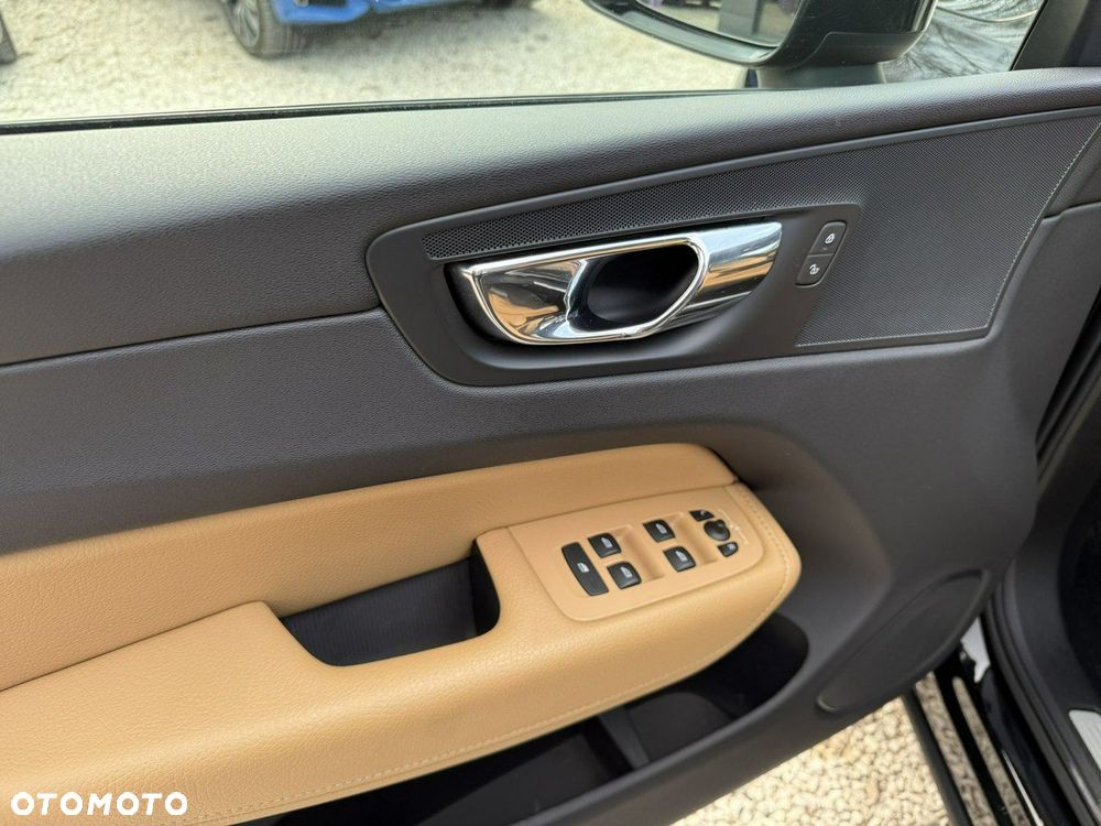 Volvo XC 60 D4 AWD Momentum - 20