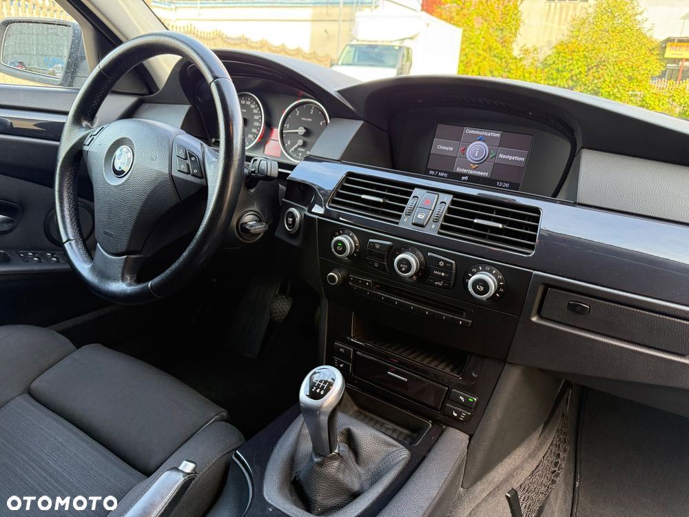 BMW Seria 5 525d - 33