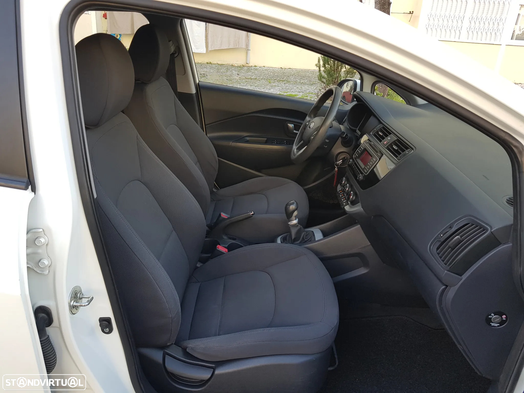 Kia Rio 1.1 CRDi TX ISG - 37