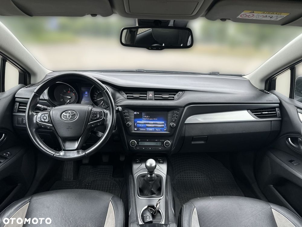 Toyota Avensis 2.0 D-4D Premium - 4