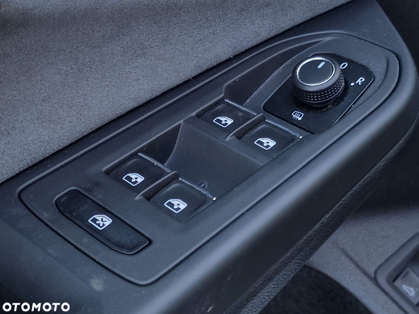 Volkswagen Golf VIII 2.0 TSI Style DSG - 23