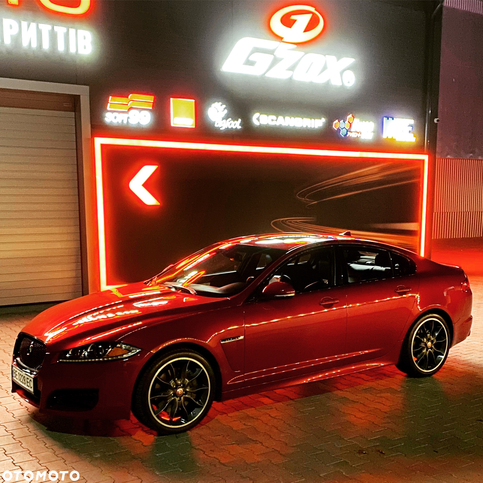 Jaguar XF 3.0 T AWD R-Sport - 15