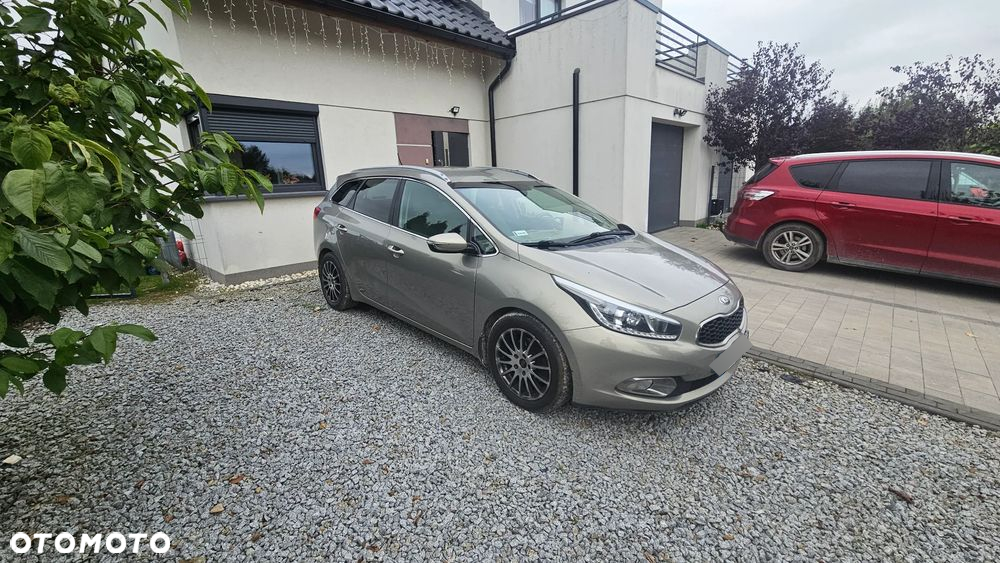 Kia Ceed - 8