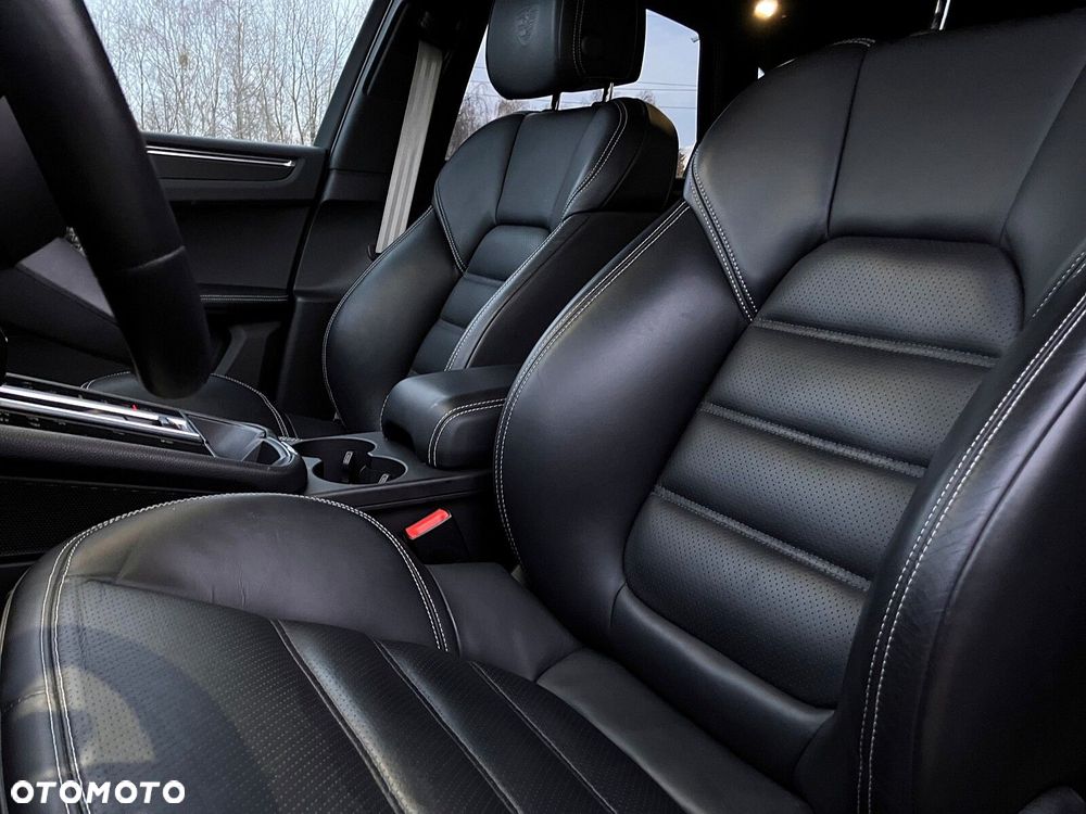 Porsche Macan - 24