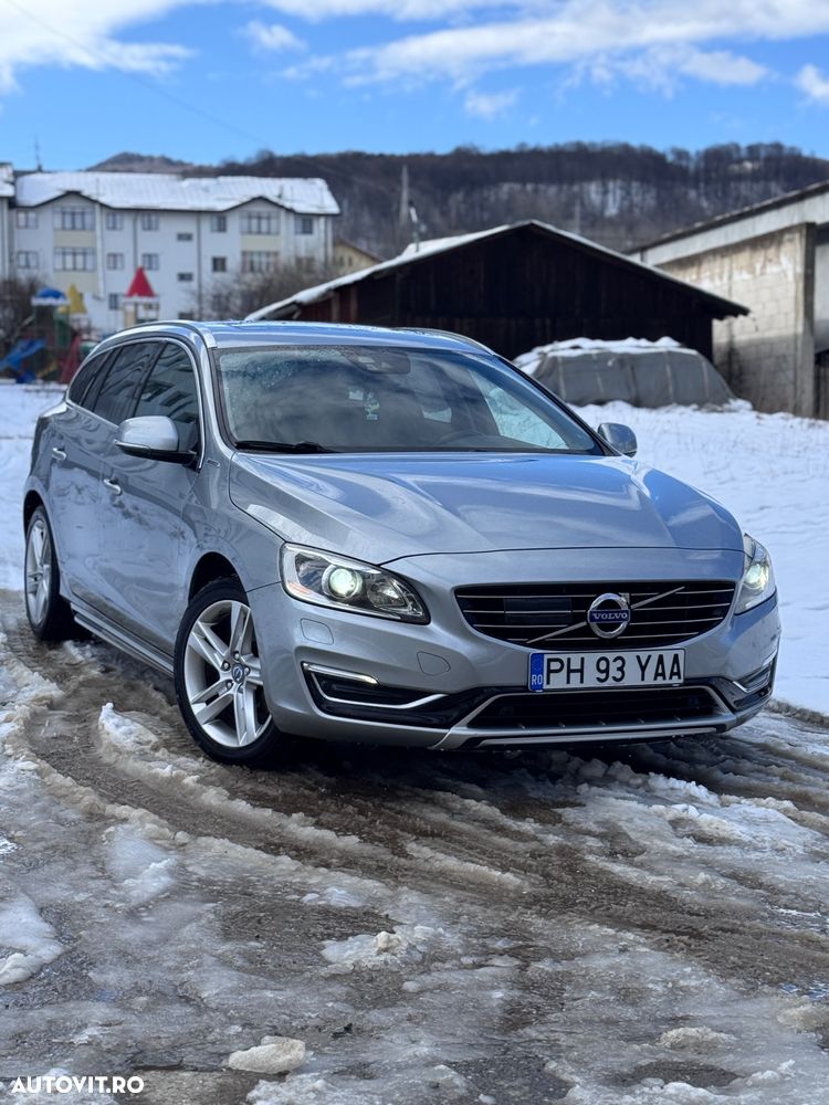 Volvo V60 D5 AWD Basic - 1