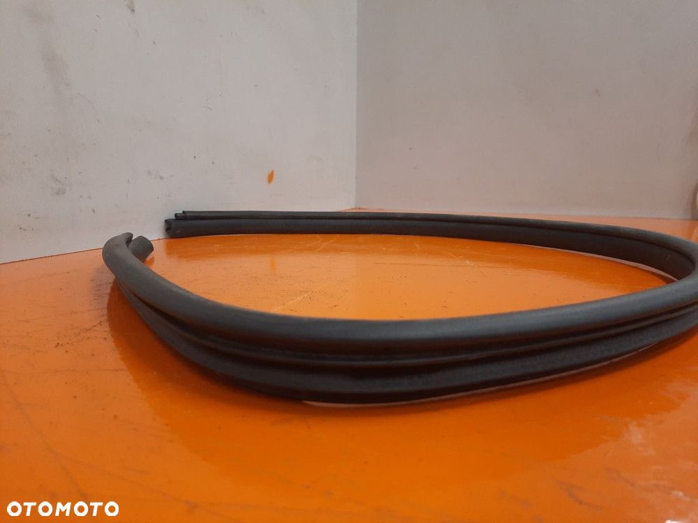 SUZUKI SWIFT IV 04-10 USZCZELKA LEWA PRZÓD  ZCF - 5