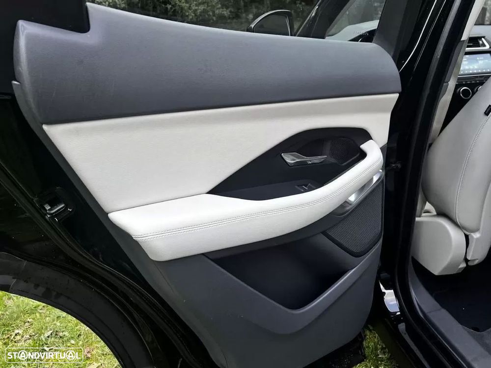 Jaguar E-Pace 2.0 i4D R-Dynamic S - 35
