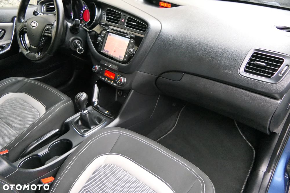 Kia Ceed 1.6 GDI Dream-Team Edition - 17