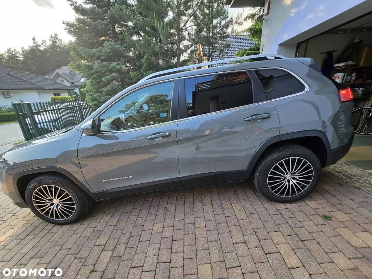 Jeep Cherokee - 5