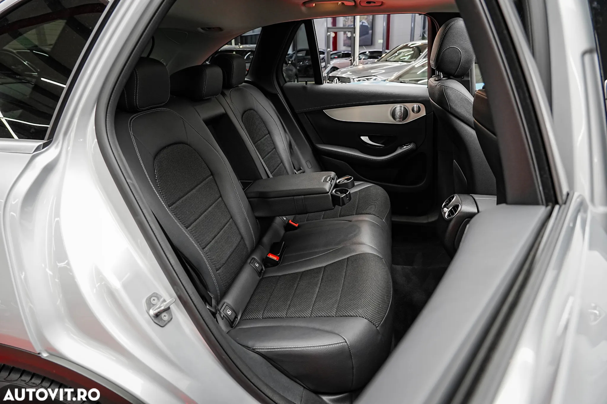 Mercedes-Benz GLC 200 4Matic 9G-TRONIC AMG Line Plus - 12