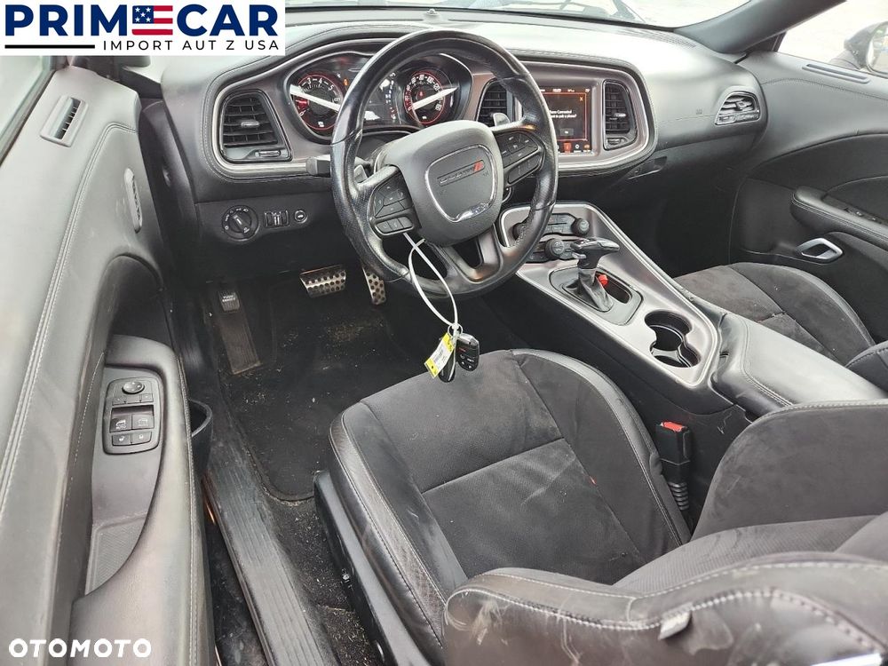 Dodge Challenger - 11