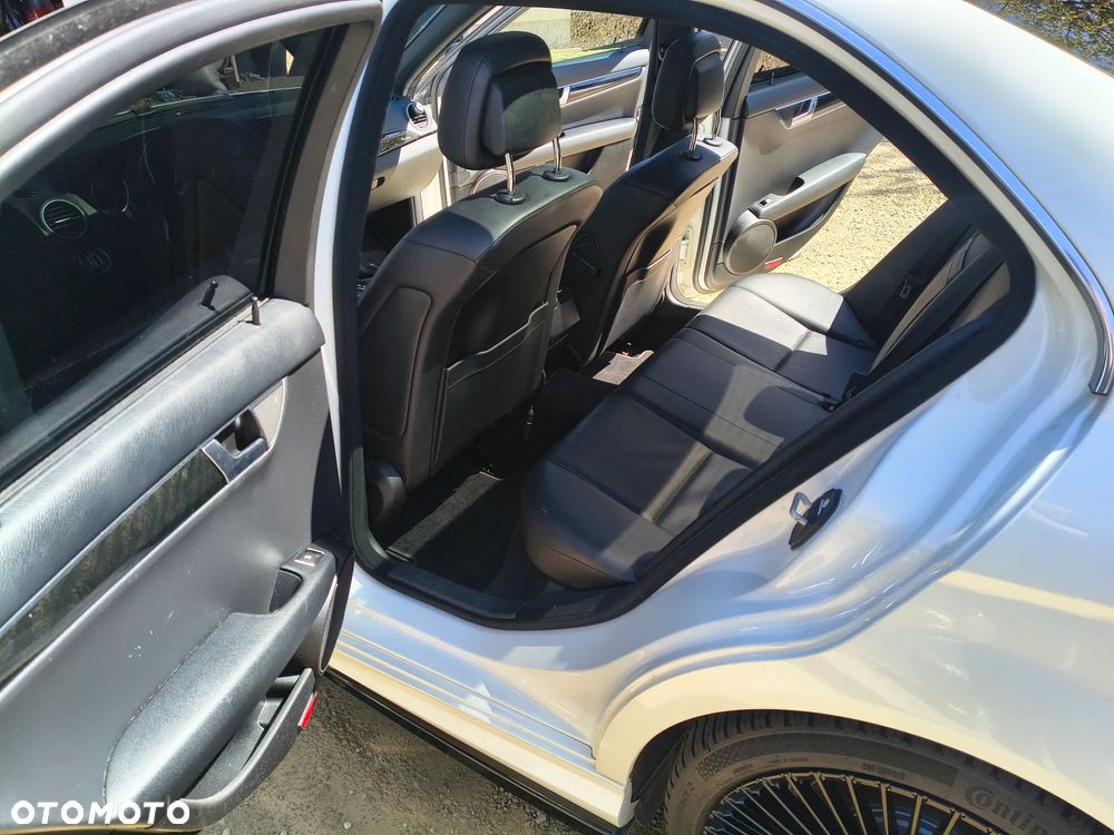 Mercedes-Benz Klasa C 350 4Matic (BlueEFFICIENCY) 7G-TRONIC Avantgarde - 28