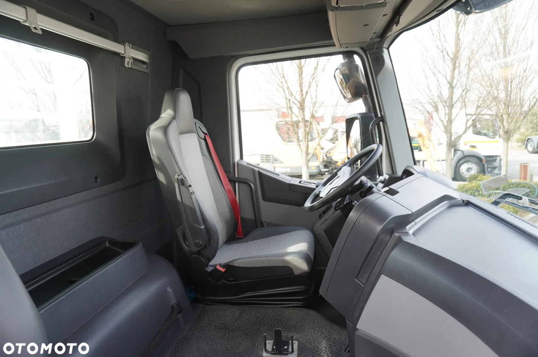 Renault C430 / Dźwig HIAB 244 EP-5 HIDUO 8400 kg 15 m / Platforma z kłonicami - 23