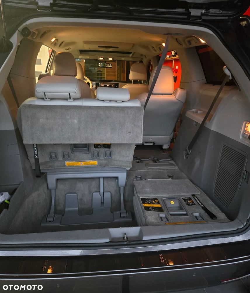 Toyota Sienna 3.5 XLE AWD - 22