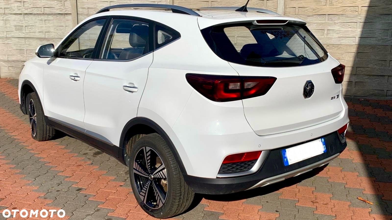 MG ZS EV Luxury - 3