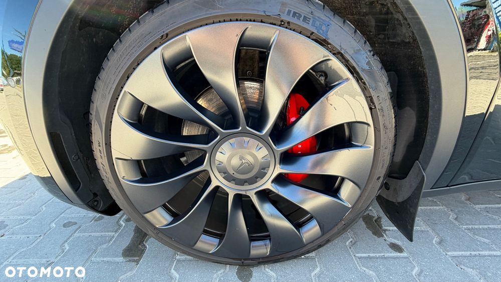 Tesla Model Y Performance AWD - 8