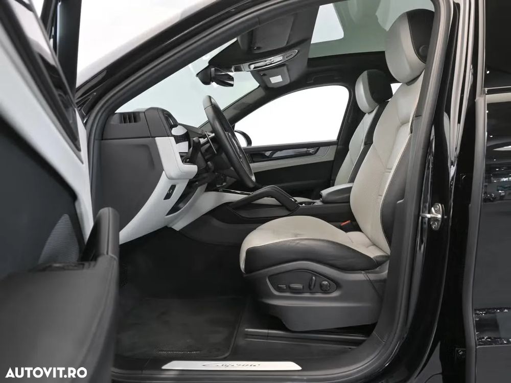 Porsche Cayenne Coupe E-Hybrid - 13