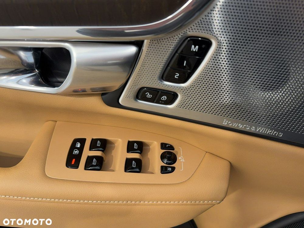 Volvo V90 Cross Country - 17