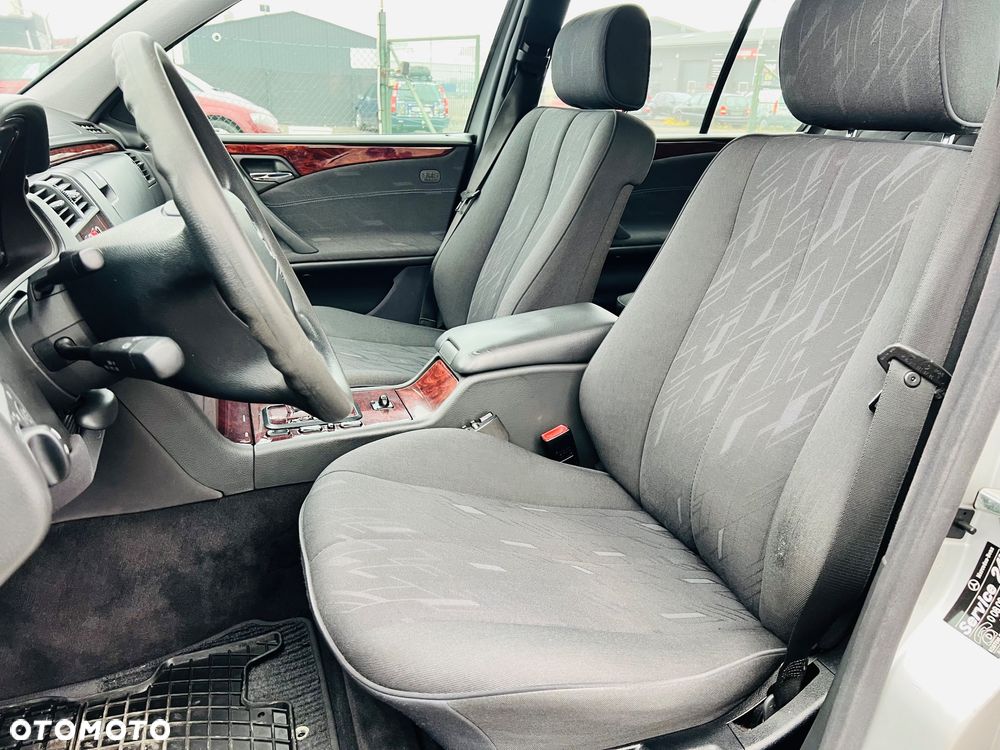 Mercedes-Benz Klasa E - 24