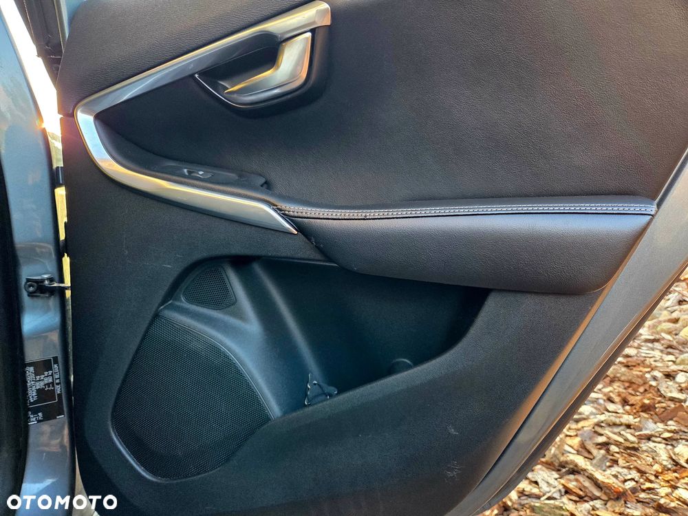 Volvo V40 D2 R Design - 10