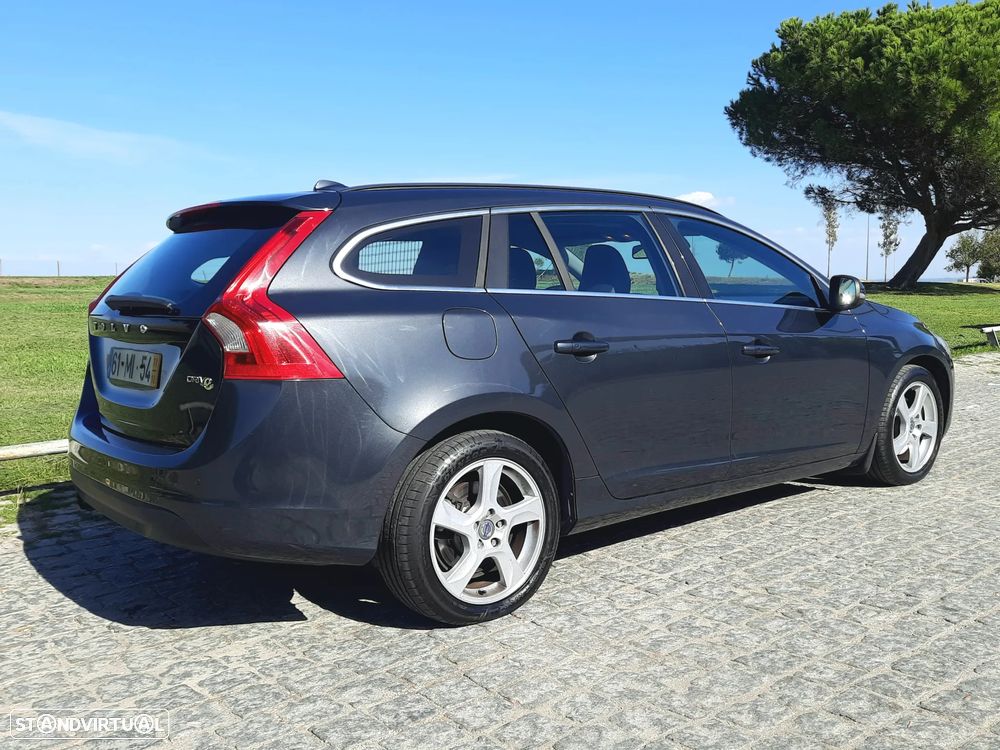 Volvo V60 1.6 D2 Drive Summum Start/Stop - 4